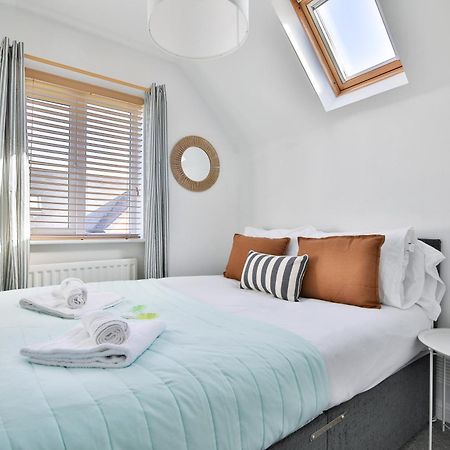 Stayright 2 Bed Beach House With Private Parking- Next To Barry Beach And Jackson Bay Esterno foto