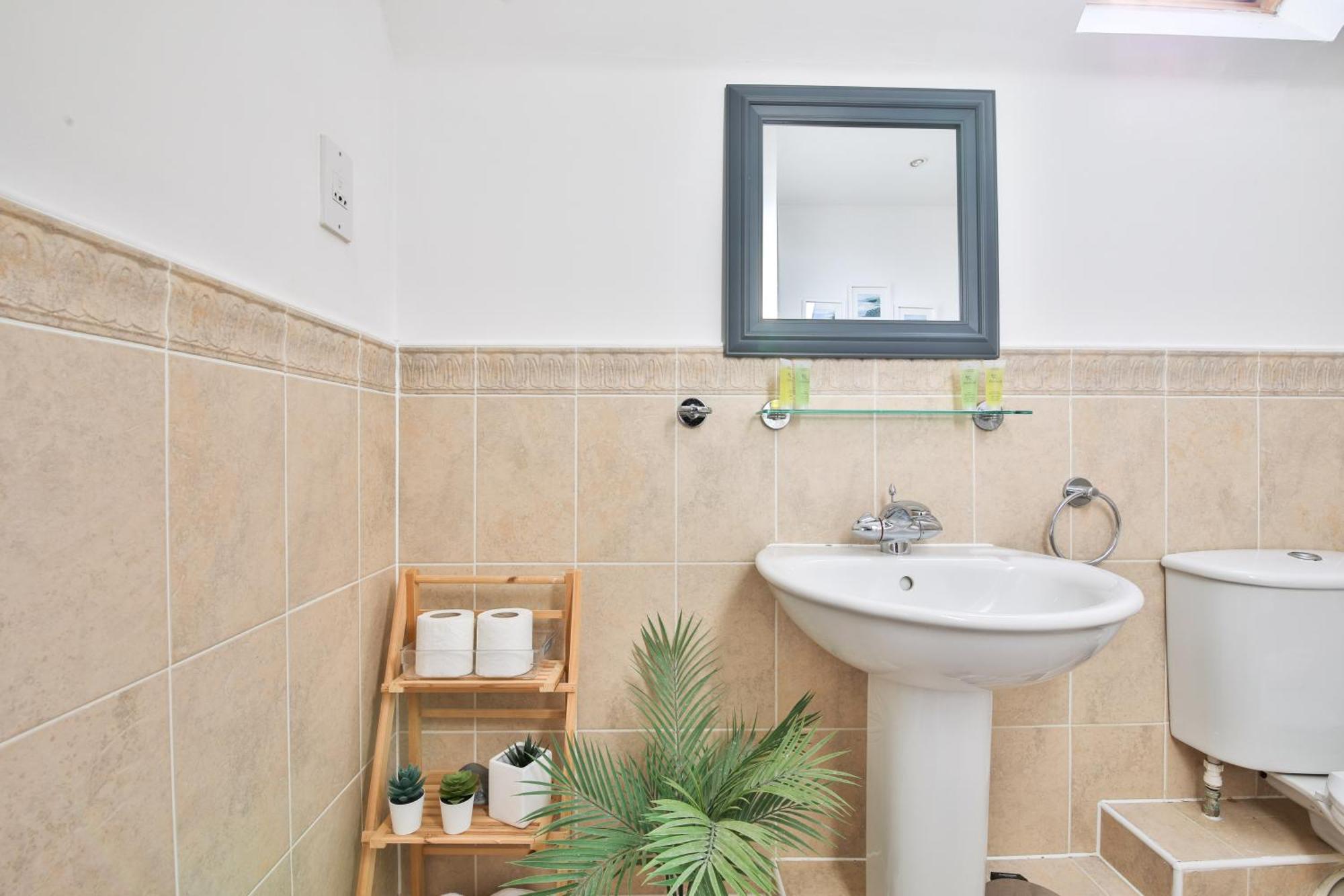 Stayright 2 Bed Beach House With Private Parking- Next To Barry Beach And Jackson Bay Esterno foto