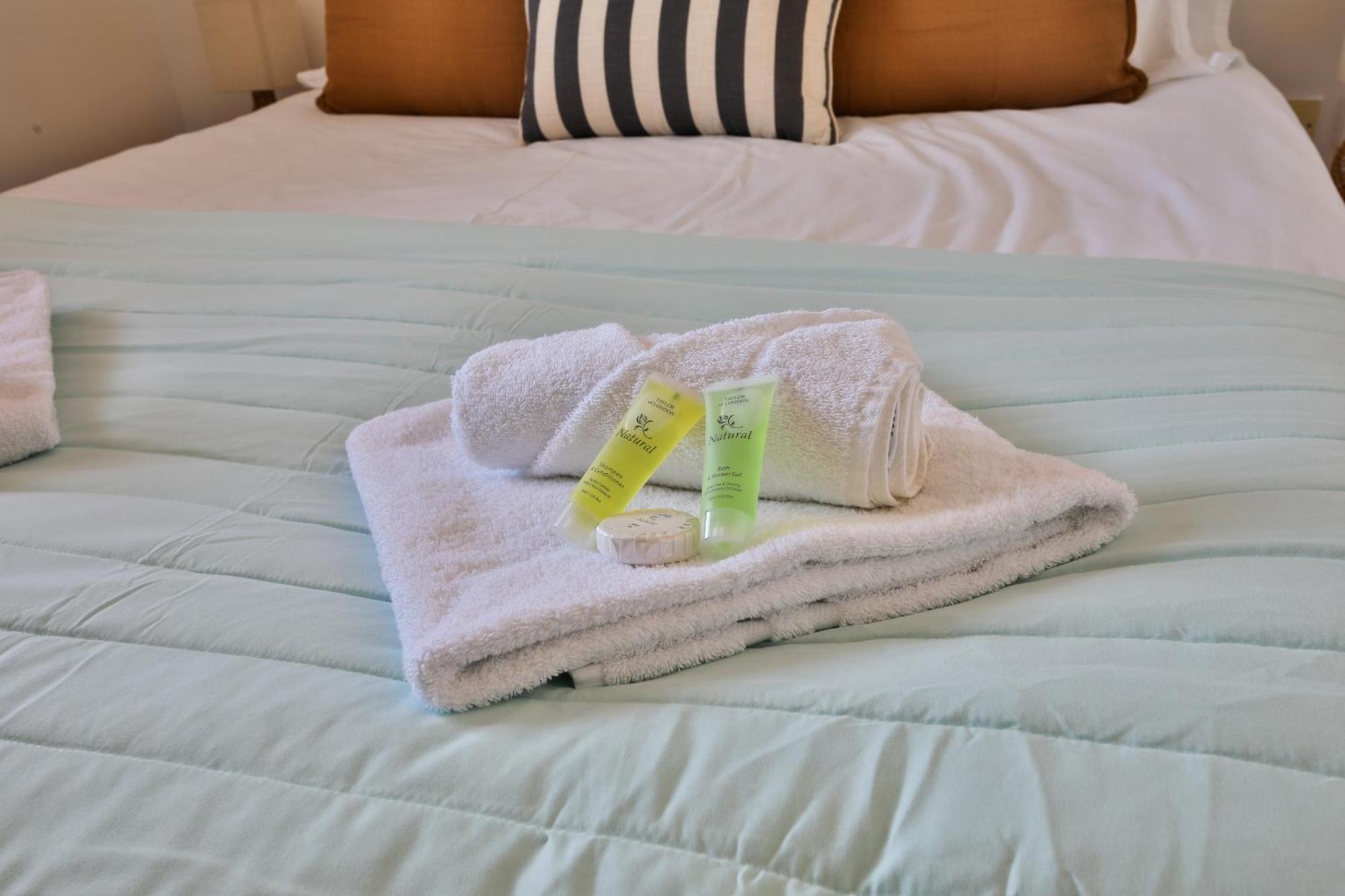 Stayright 2 Bed Beach House With Private Parking- Next To Barry Beach And Jackson Bay Esterno foto