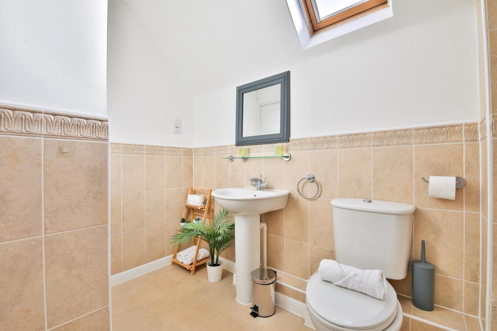 Stayright 2 Bed Beach House With Private Parking- Next To Barry Beach And Jackson Bay Esterno foto