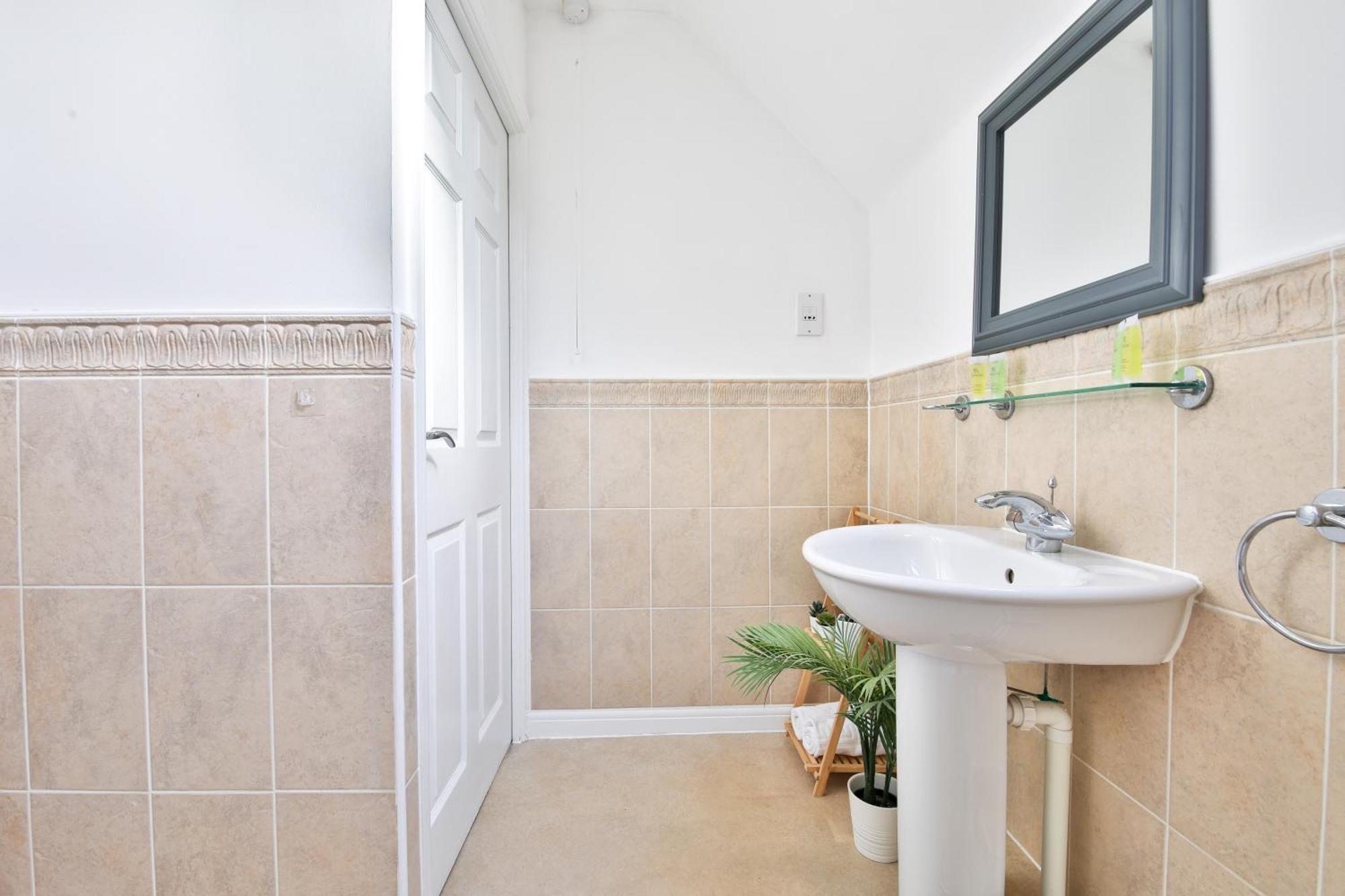 Stayright 2 Bed Beach House With Private Parking- Next To Barry Beach And Jackson Bay Esterno foto