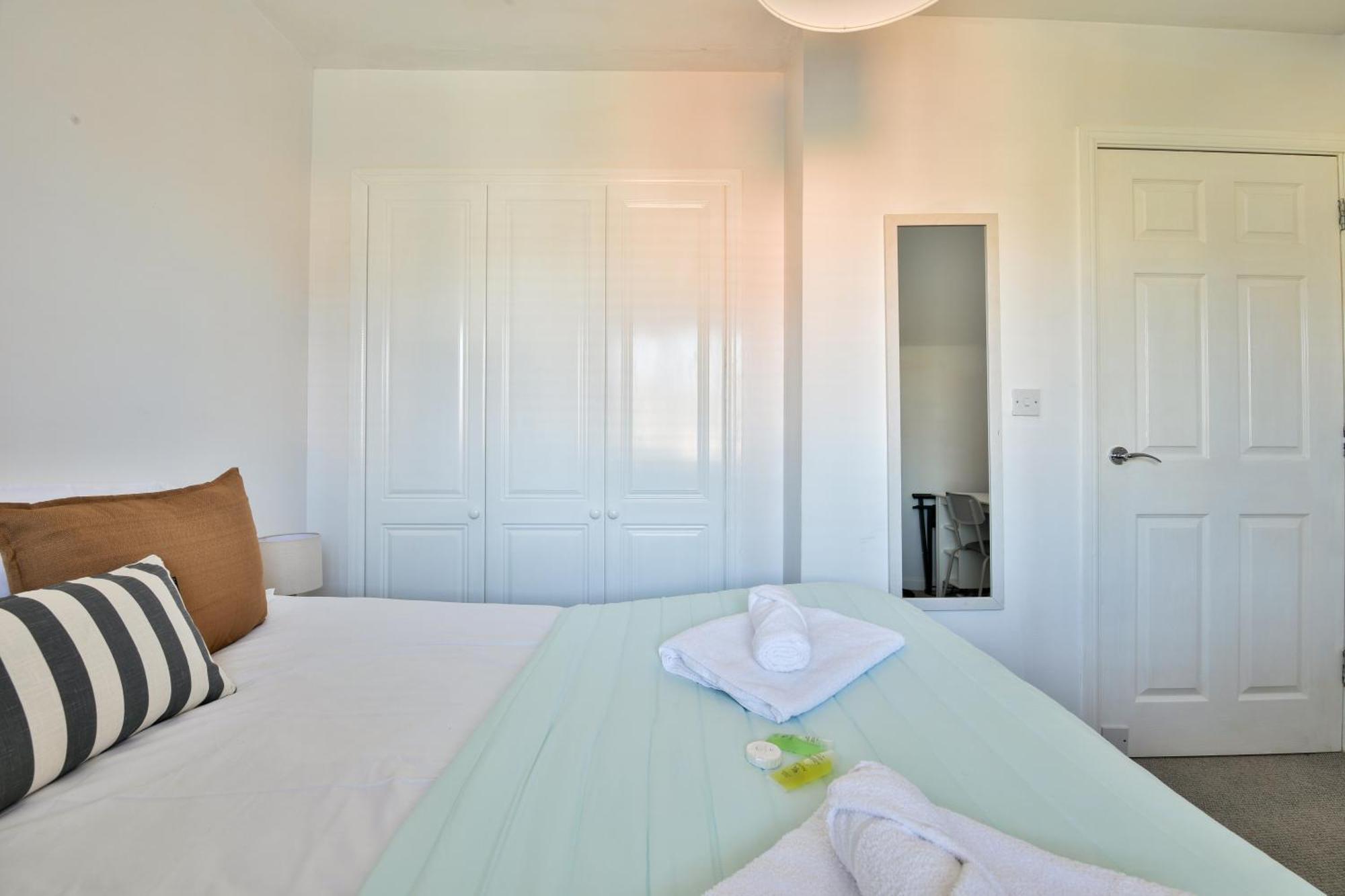 Stayright 2 Bed Beach House With Private Parking- Next To Barry Beach And Jackson Bay Esterno foto